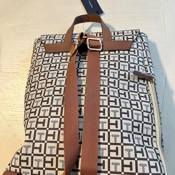 New with tag Tommy Hilfiger backpack. - Picture 3 of 4
